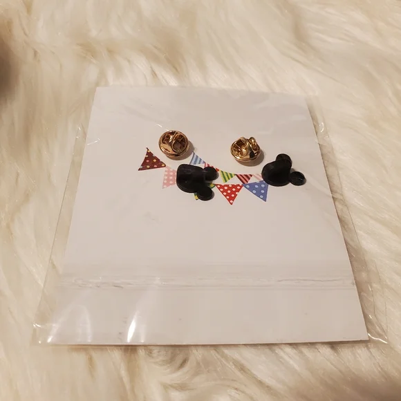 🎁3/$30 Cute Carrot and Bunny Enamel Pins - Picture 3 of 3